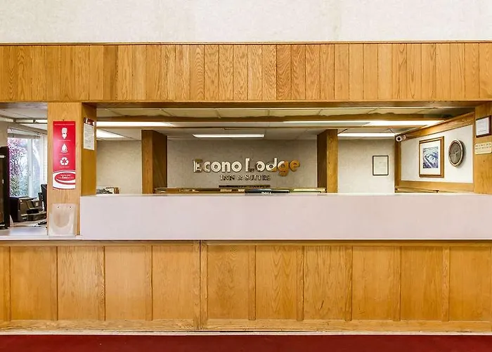 Rodeway - Normal West Inn