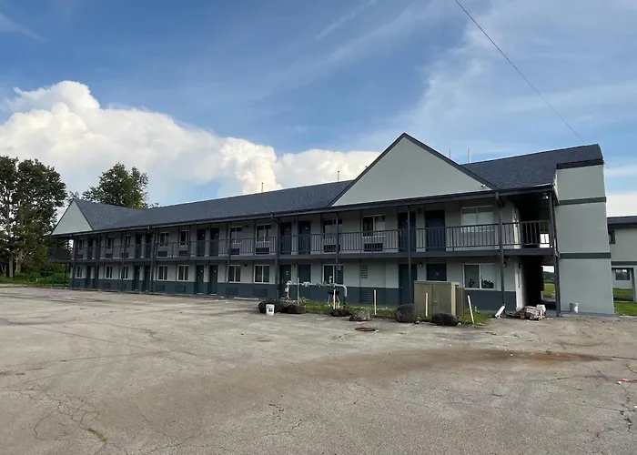 Rodeway - Normal West Inn