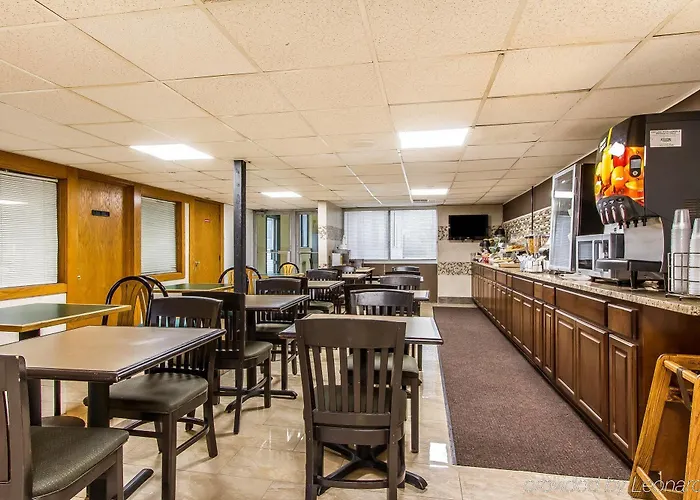 Rodeway - Normal West Inn